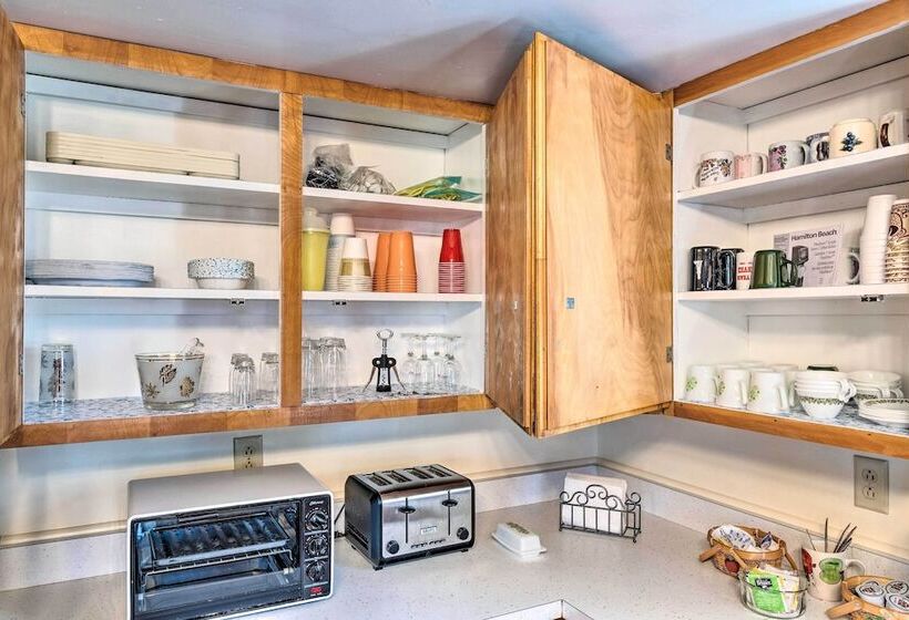 Peaceful Horseheads Hideaway W/ Deck & Yard!