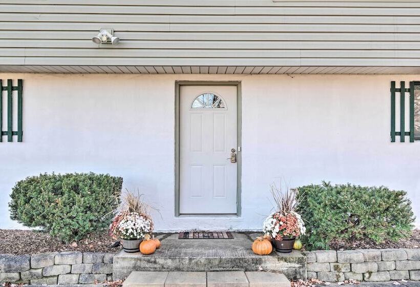 Peaceful Horseheads Hideaway W/ Deck & Yard!