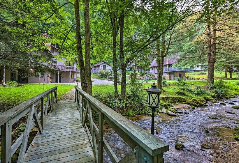 Peaceful Roan Mountain Escape: On Site Creek!