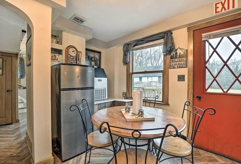 Pet Friendly Bartlett Farmhouse W/ Deck!