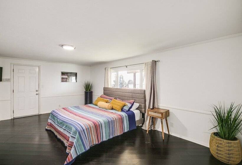Bright Whittier Home W/ Pool Table + Spacious Deck