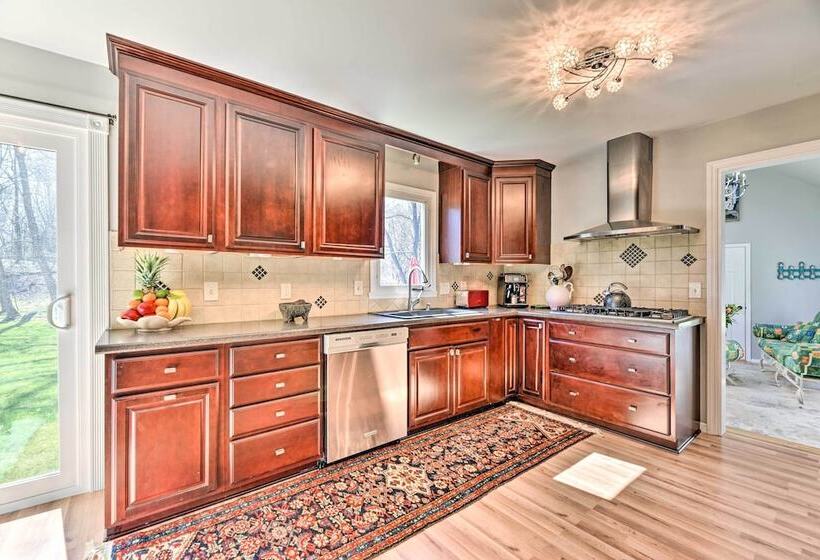 Pittsford Trolley Home   Near Erie Canal!