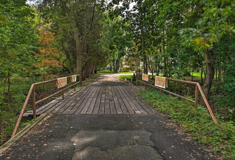 Pittsford Trolley Home   Near Erie Canal!
