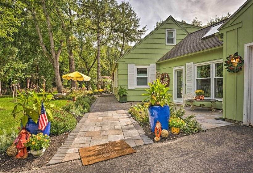 Pittsford Trolley Home   Near Erie Canal!