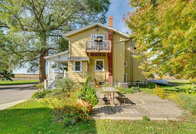 Quaint & Family Friendly Watertown Farmhouse!