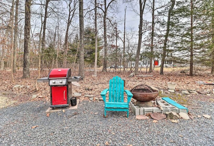 Pocono Home W/ Fire Pit: 1 Mi To State Forest!