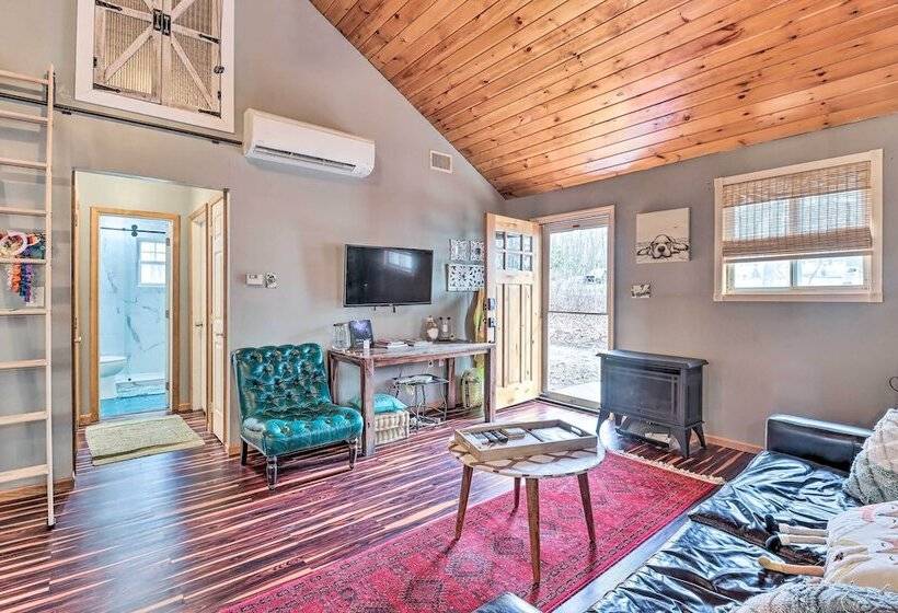Pocono Home W/ Fire Pit: 1 Mi To State Forest!