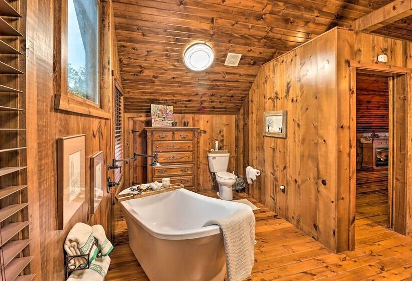 Quiet + Rustic Cabin With Fire Pit On 20 Acres!