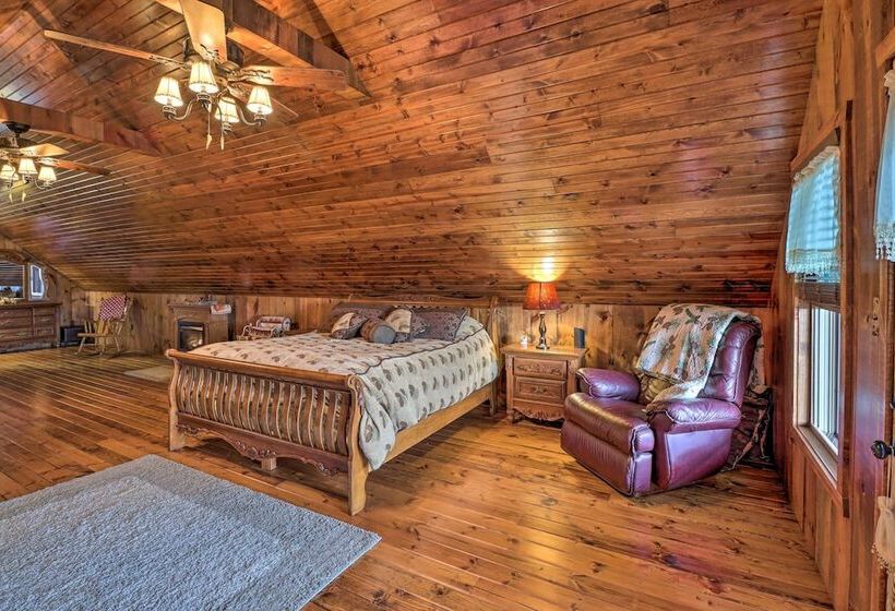 Quiet + Rustic Cabin With Fire Pit On 20 Acres!