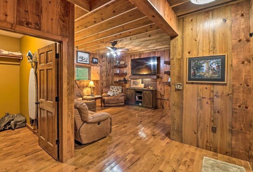 Quiet + Rustic Cabin With Fire Pit On 20 Acres!