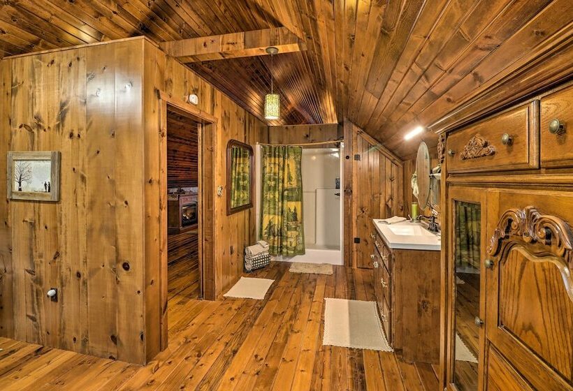 Quiet + Rustic Cabin With Fire Pit On 20 Acres!