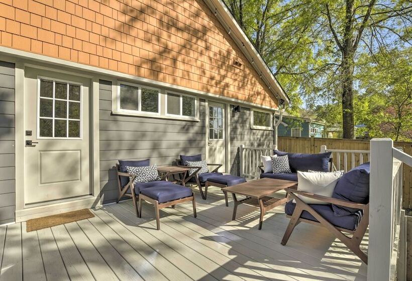 Renovated Carrboro House With Deck & Fire Pit!