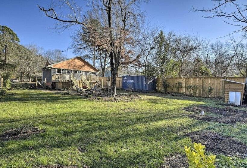 Renovated Carrboro House With Deck & Fire Pit!