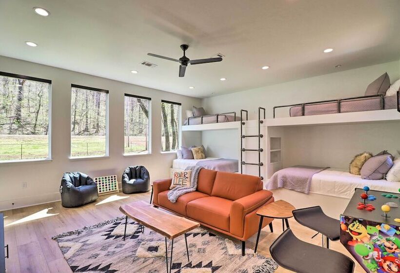 Riverfront Heber Springs Home With Dock & Slip!