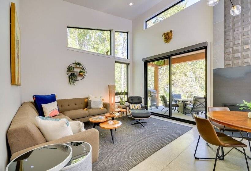 Rock Creek Retreat: Creekside Cabin Near Red Lodge