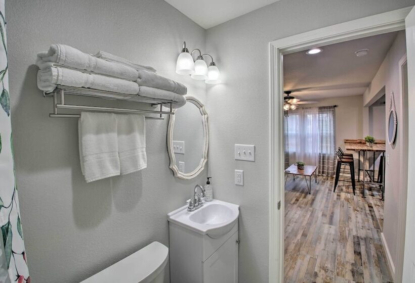 Royal Cabin W/ Fire Pit & Wraparound Deck!