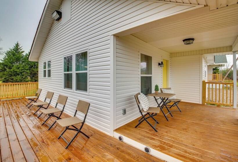 Royal Cabin W/ Fire Pit & Wraparound Deck!