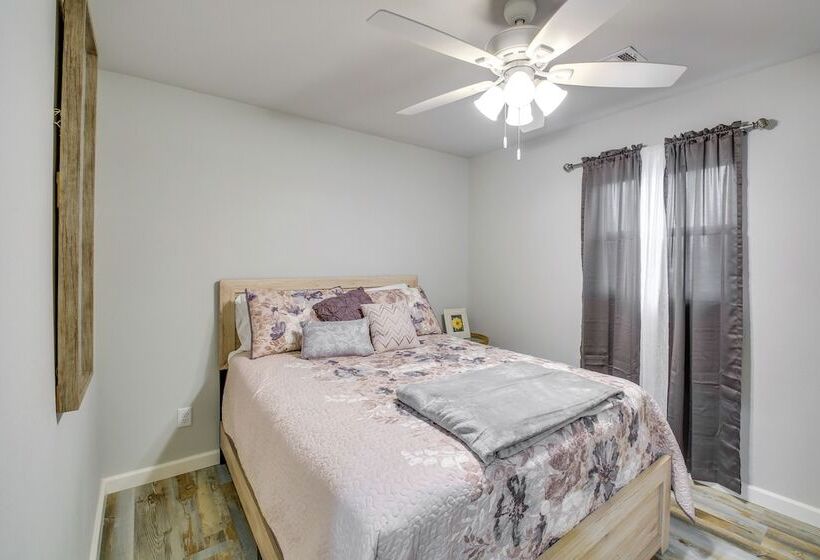 Royal Cabin W/ Fire Pit & Wraparound Deck!