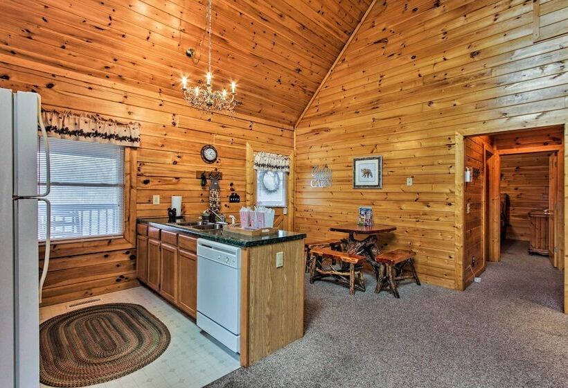 Rustic Sevierville Cabin W/ Covered Porch!