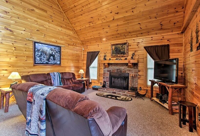 Rustic Sevierville Cabin W/ Covered Porch!