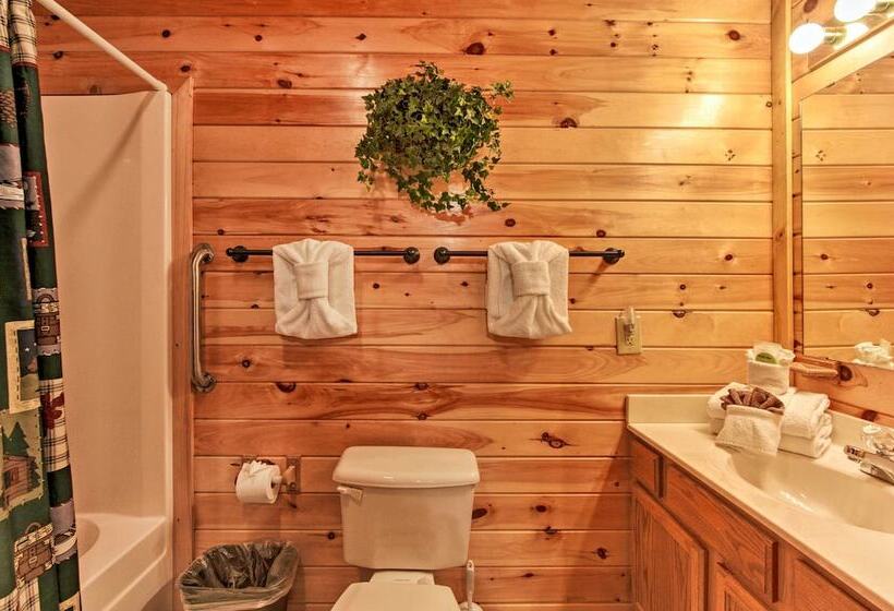 Rustic Sevierville Cabin W/ Covered Porch!