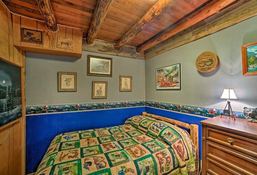 Sasquatch Inn  Retreat Near Fishing & Hunting!