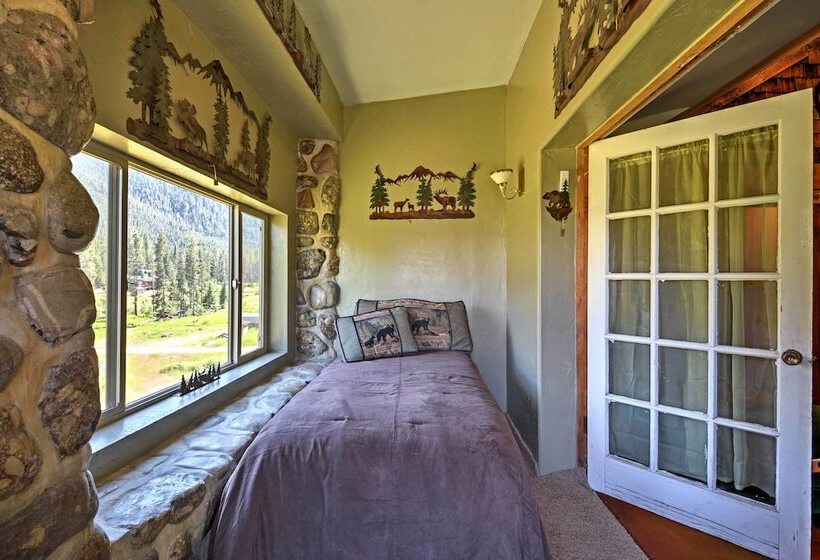 Sasquatch Inn  Retreat Near Fishing & Hunting!