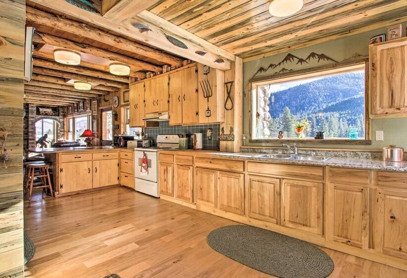 Sasquatch Inn  Retreat Near Fishing & Hunting!