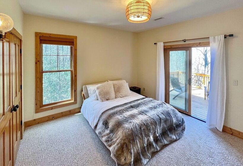Secluded Sapphire Chalet W/ Game Room + Decks