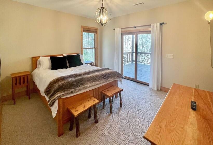 Secluded Sapphire Chalet W/ Game Room + Decks