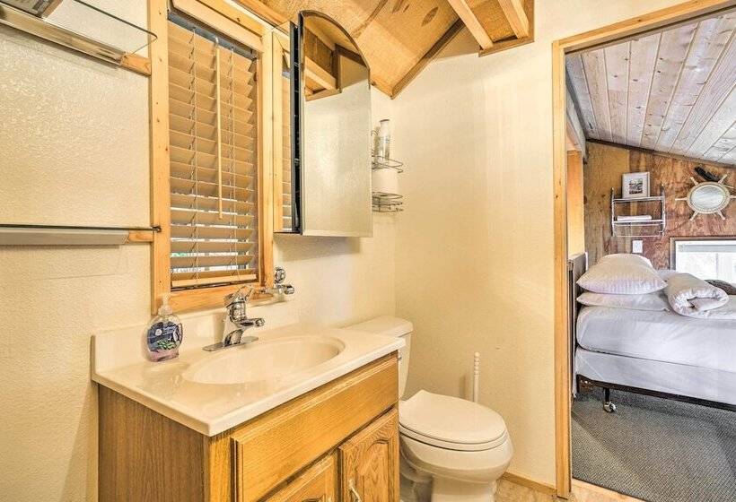 Serene Seldovia Cabin W/ Deck, Grill & Views!