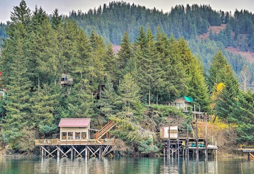 Serene Seldovia Cabin W/ Deck, Grill & Views!