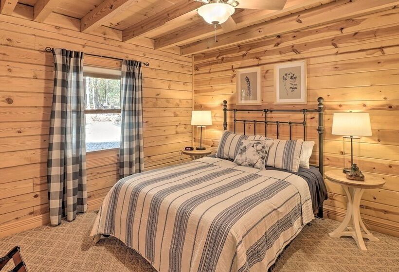 Serenity Woods  Cabin W/ Hot Tub & Fire Pit
