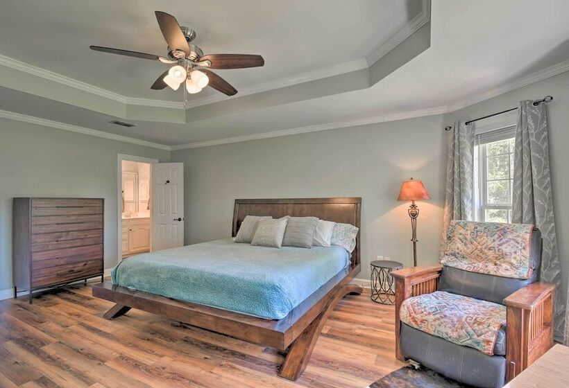 Peaceful Fairhope Cottage W/ Covered Patio!