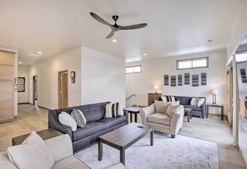 Spacious Recently Built Home < 1 Mi To Lake!