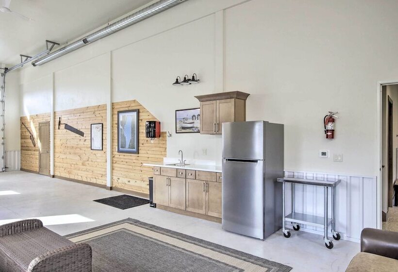 Spacious Recently Built Home < 1 Mi To Lake!