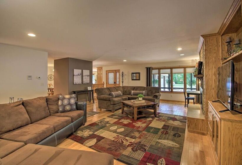 Spacious Verndale Home W/ Backyard Fire Pit!