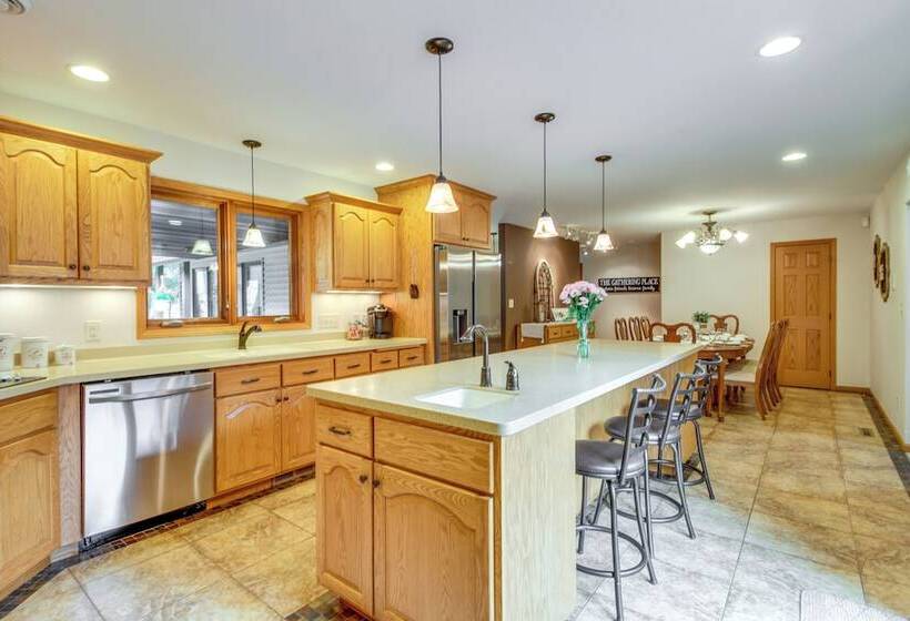 Spacious Verndale Home W/ Backyard Fire Pit!