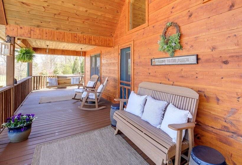 Deck, Gas Grill + Mtn Views: Sparta Cabin Stay!