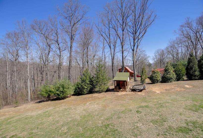 Deck, Gas Grill + Mtn Views: Sparta Cabin Stay!
