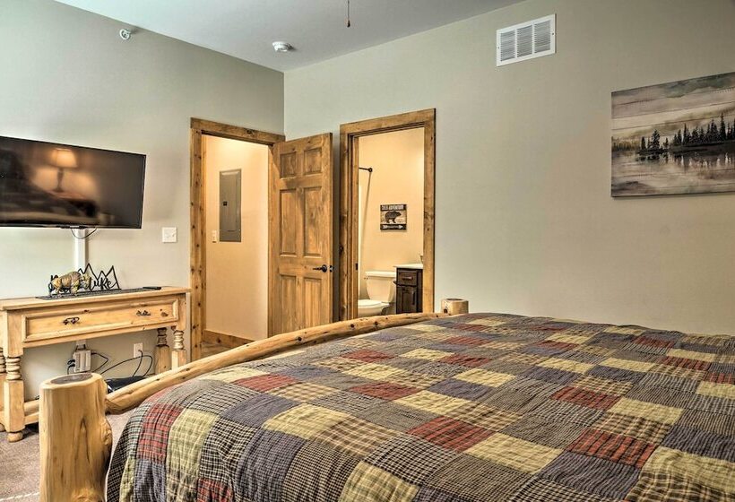 Branson West Cabin W/ Pool Access & Golfing