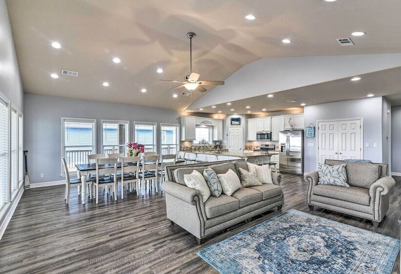 Steps To Shore: Crystal Beach Retreat W/ Deck!