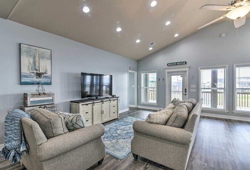 Steps To Shore: Crystal Beach Retreat W/ Deck!