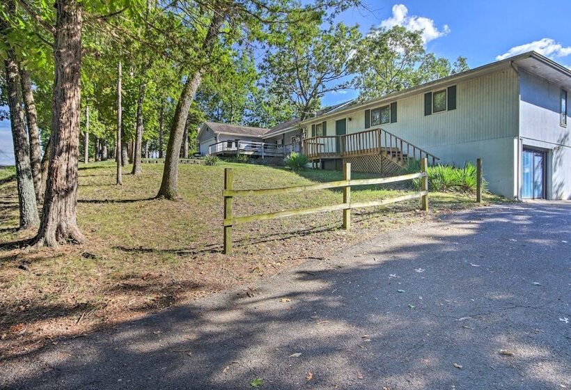 Table Rock Lake Hideaway W/ Deck: Bring Your Boat!