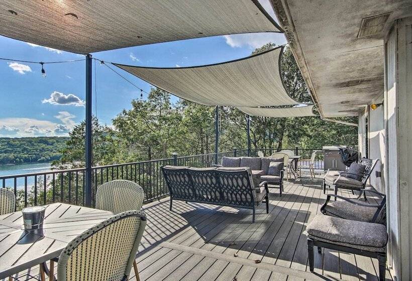 Table Rock Lake Hideaway W/ Deck: Bring Your Boat!