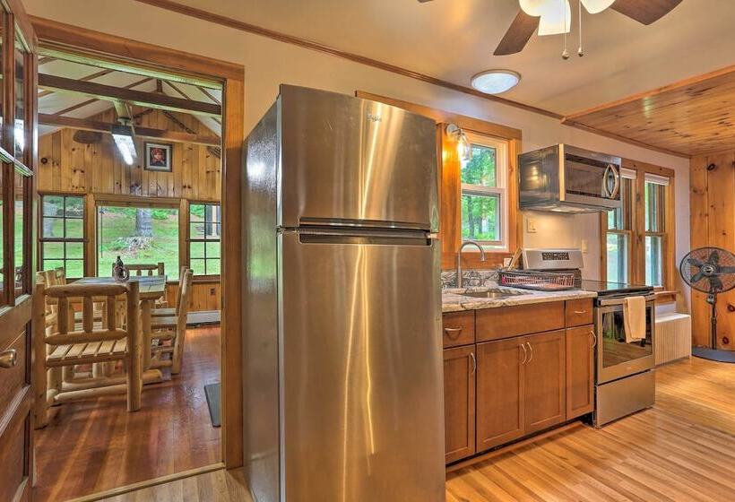 Steps To Lake: Tafton Cottage W/ Fire Pit & Grill