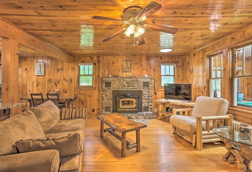 Steps To Lake: Tafton Cottage W/ Fire Pit & Grill