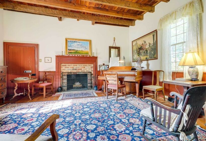 Terre Haute Manor Farmhouse W/ Gardens & Deck!