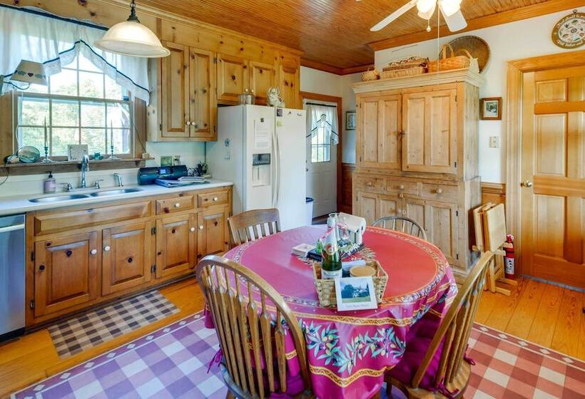 Terre Haute Manor Farmhouse W/ Gardens & Deck!