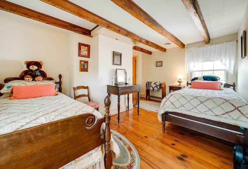 Terre Haute Manor Farmhouse W/ Gardens & Deck!